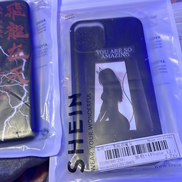 iPhone 12 Pro cases brand-new never been used - Picture 3 of 8